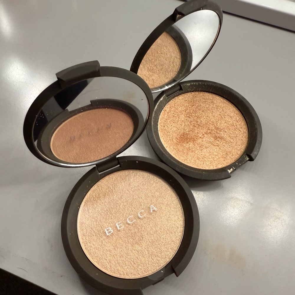 BRAND NEW jaclyn x becca champagne pop